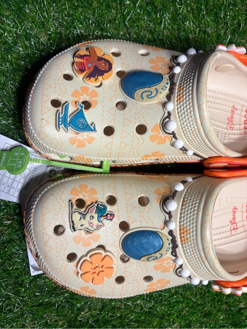 Disney x Crocs Kids Cream & Orange The Ocean Chose You Clog gibits included
